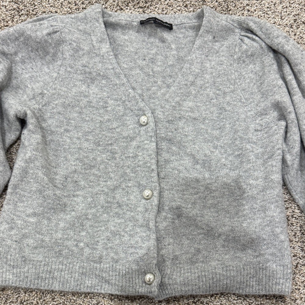 Gray V-Neck Cardigan with Puff Sleeves and pearl buttons - Picture 2 of 3